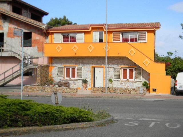 B&B Il Girasole Sant'Anna Arresi Bagian luar foto