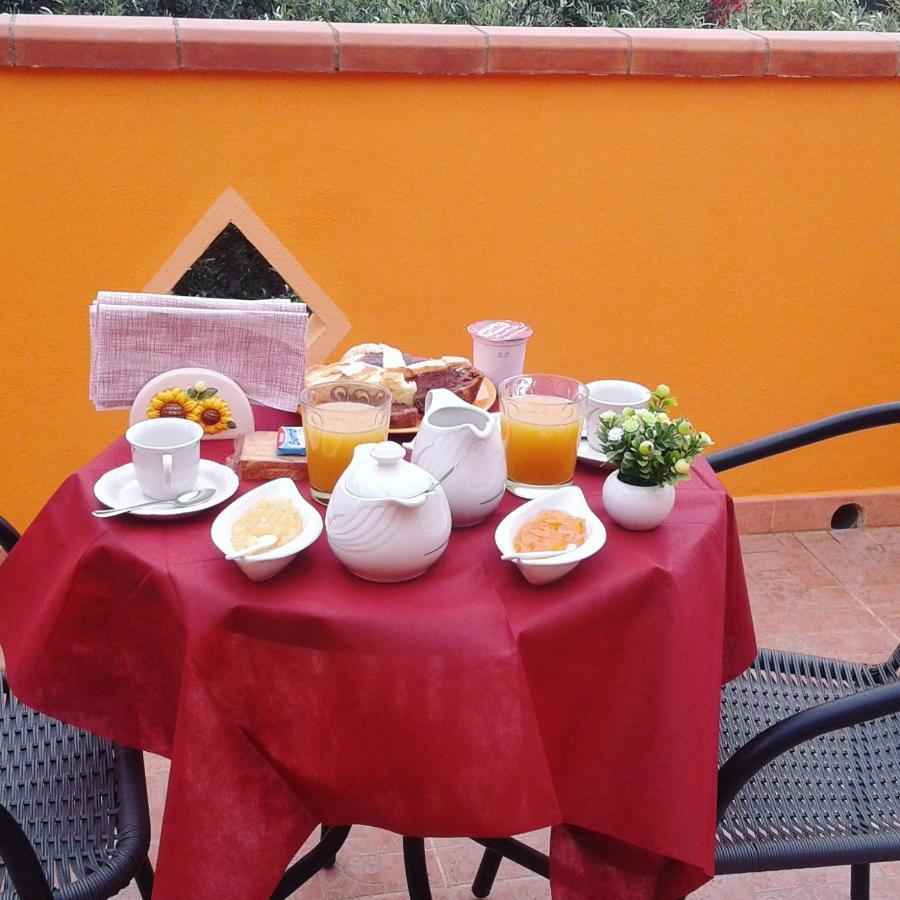 B&B Il Girasole Sant'Anna Arresi Bagian luar foto