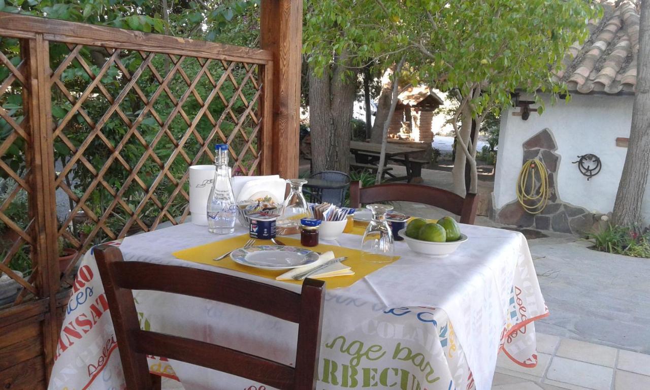 B&B Il Girasole Sant'Anna Arresi Bagian luar foto