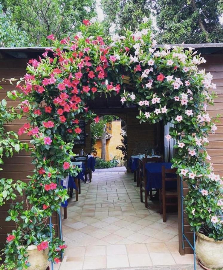 B&B Il Girasole Sant'Anna Arresi Bagian luar foto